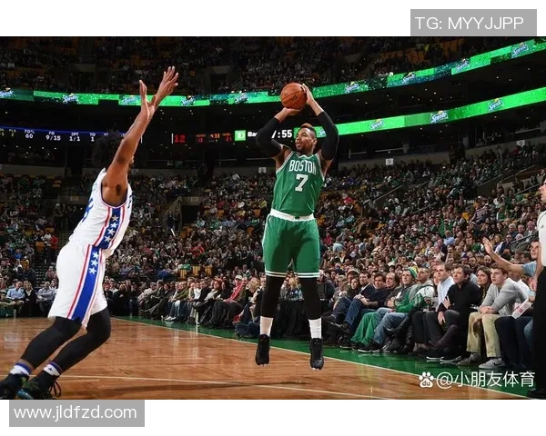 热火与独行侠激战正酣NBA赛场精彩对决引发球迷热议